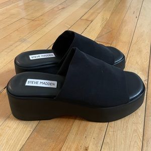 Steve Madden slinky 30 black platform slides